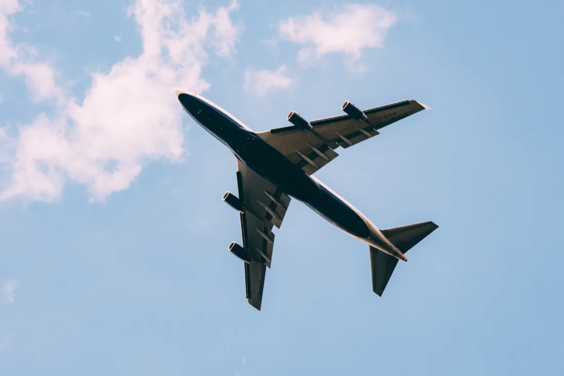 Avion in zbor